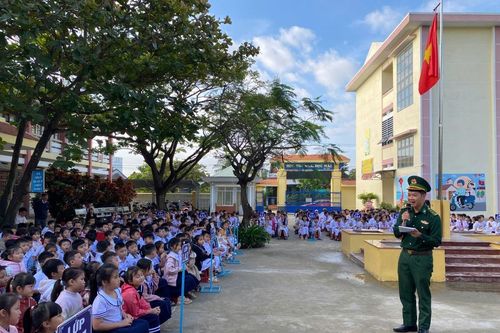 Trang bị kỹ năng phòng, chống ma túy học đường và lan tỏa tình yêu biển, đảo cho học sinh