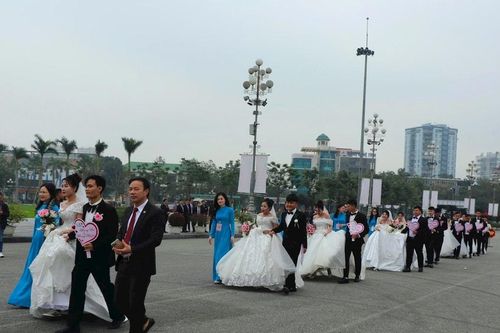 Ấm áp lễ cưới tập thể của 11 cặp đôi công nhân
