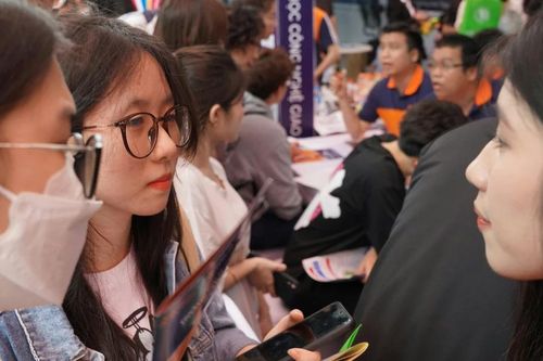 Hết thời trường quốc tế tự xưng