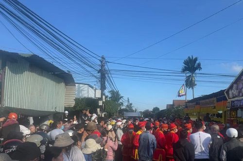 Dòng người nghẹn ngào tiễn đưa 4 nạn nhân thiệt mạng trong vụ cháy kinh hoàng