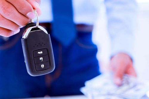 Nhân viên bán xe mới thực sự kiếm được bao nhiêu tiền?