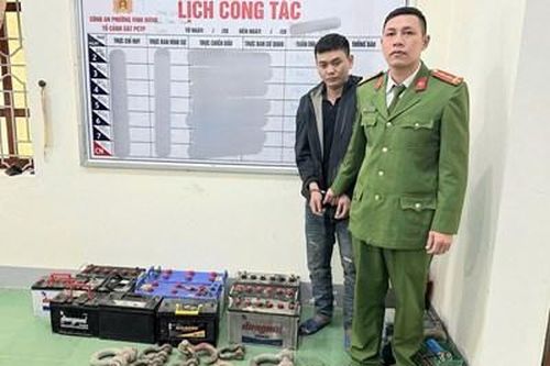 Bắt giữ đối tượng chuyên trộm bình ắc quy