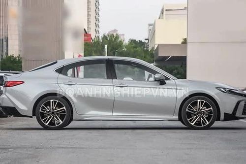 Chi tiết Toyota Camry 2026: Siêu tiết kiệm xăng, giá gần 650 triệu đồng