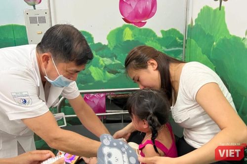Chuẩn hóa y học cổ truyền, siết thuốc và xử lý quảng cáo 'chữa bách bệnh'