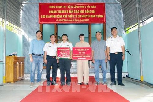 Đẩy nhanh tiến độ xây dựng và bàn giao nhà cho quân nhân, đồng bào M'Nông