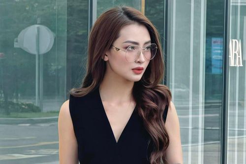 MC Huyền Trang tiết lộ khó khăn những ngày đầu làm nghề, nhắn nhủ 1 câu đến giới trẻ
