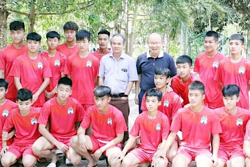 Bầu Đức và hành trình của những nhà vô địch SEA Games 33