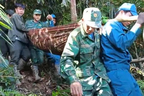 Cứu thành công một phụ nữ xã La Êê bị tai nạn trong rừng sâu