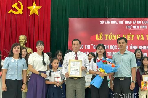 Tổng kết, trao giải cuộc thi gia đình đọc sách và tìm hiểu về Cách mạng tháng Tám