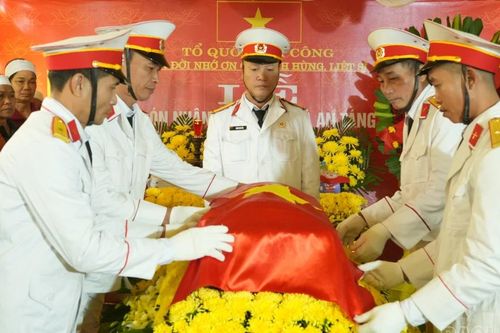 Xã Trấn Yên đón nhận và an táng hài cốt liệt sĩ Trịnh Xuân Chính
