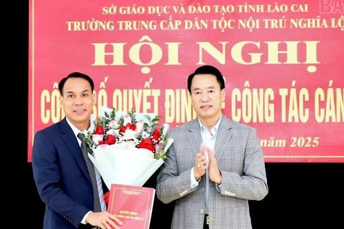 Trường Trung cấp Dân tộc nội trú Nghĩa Lộ tổ chức Hội nghị công bố quyết định về công tác cán bộ