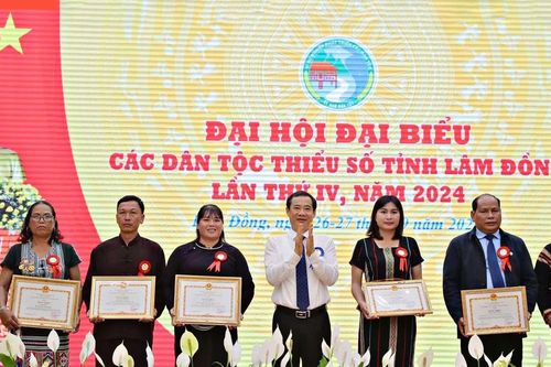 Người 'nối nhịp' lòng dân ở Đạ Tẻh