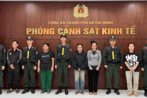 Công an TP.HCM khởi tố 5 đối tượng sản xuất hàng ngàn chai dầu gió giả tại nhà không số