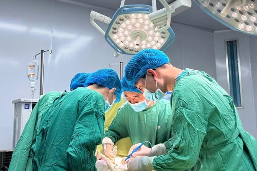 Điều trị thành công cho cháu bé 26 tháng tuổi bị u nang lớn sau phúc mạc