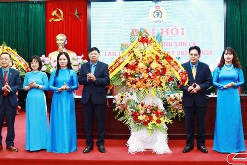 Luôn phải đặt nhiệm vụ đại diện, bảo vệ quyền, lợi ích hợp pháp, chính đáng của người lao động lên hàng đầu