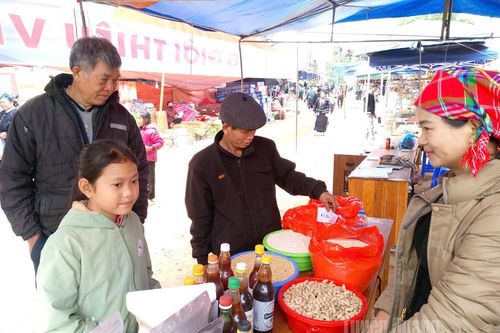 Hội chợ Thương mại gắn với Hội chợ Việc làm cho người lao động xã Pờ Ly Ngài năm 2025