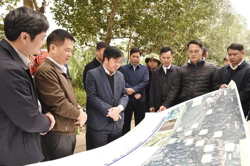 Phó Chủ tịch Thường trực UBND tỉnh Bùi Văn Lương kiểm tra các dự án hạ tầng phía Bắc tỉnh