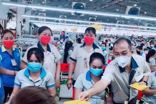 Thưởng Tết và những lát cắt của nền kinh tế