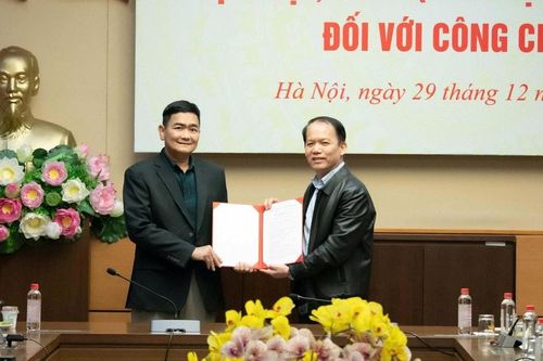 Trao quyết định nghỉ hưu đối với Phó Vụ trưởng Vụ Pháp luật và Tư pháp