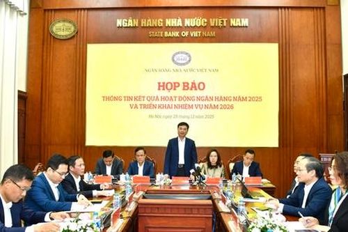 Vụ trưởng Phạm Chí Quang: Giữ lãi suất thấp khi tín dụng tăng mạnh là thách thức lớn
