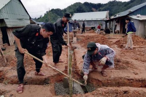 Luận điệu xảo trá, xuyên tạc 'Chiến dịch Quang Trung' dựng lại nhà ở cho người dân vùng bão lũ