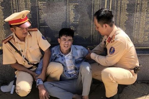 Ném bỏ ma túy rồi chạy nhưng không thoát