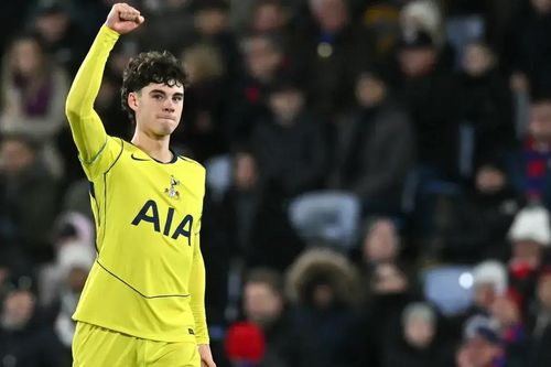 Tottenham cải thiện vị trí trước năm mới