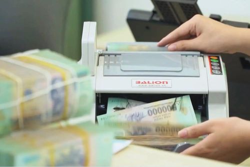 Lãi suất kỳ hạn 2 tuần vọt lên 8,73%/năm