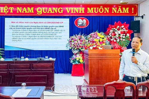 Tập huấn nghiệp vụ hộ tịch và chứng thực cho cán bộ, công chức cấp xã