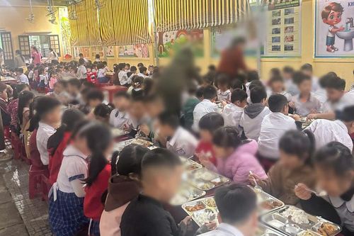 Nhiều học sinh tiểu học ở Huế nôn ói khi ăn trưa bán trú: Thông tin mới nhất