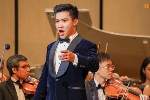 Nghệ sĩ nào thể hiện ca khúc 'Người Hà Nội' mở đầu 'Hanoi Concert - Hòa nhạc năm mới 2026'?