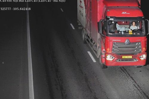 Hà Nội: Danh sách hơn 30 trường hợp vượt đèn đỏ được Camera AI ghi hình ngày 28/12