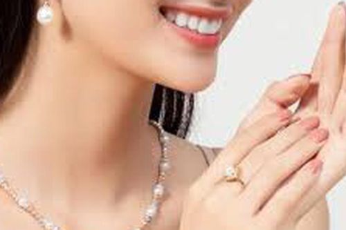 Trang sức dự tiệc cuối năm – cách tạo điểm nhấn khí chất, phong thái cho phái đẹp
