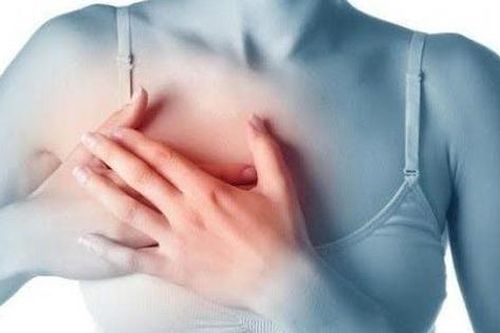 Nâng ngực đón Tết, người phụ nữ biến dạng bầu vú