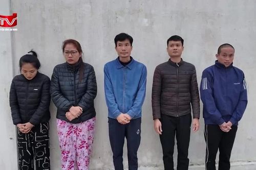 Lộ diện đường dây hàng giả đội lốt thương hiệu Việt