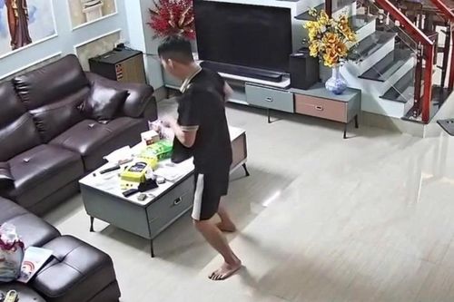 Bố hoảng hốt, đập cửa hàng xóm xin cứu con giữa đêm