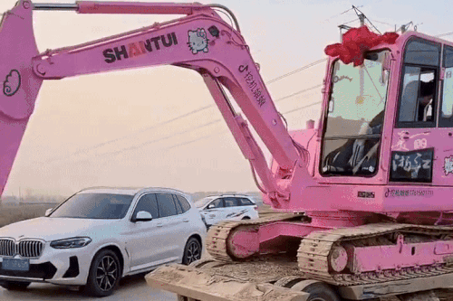 'Nữ hoàng máy xúc' thách thức định kiến ở Trung Quốc
