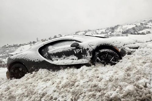 Chạy thử nghiệm giữa trời đông, Bugatti Tourbillon mắc kẹt trong tuyết