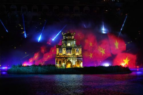 Chơi gì nếu tối giao thừa không rời Hồ Gươm?