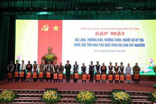 Phát huy vai trò 'điểm tựa tinh thần' của già làng, người có uy tín Tây Nguyên