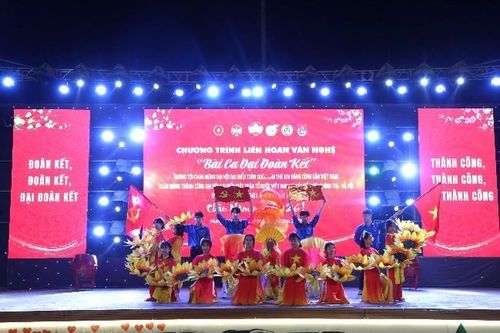 Tưng bừng chương trình liên hoan văn nghệ 'Bài ca Đại đoàn kết'
