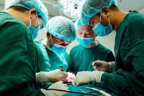 Phẫu thuật cho cháu bé 5 tháng tuổi bị biến dạng hộp sọ bẩm sinh