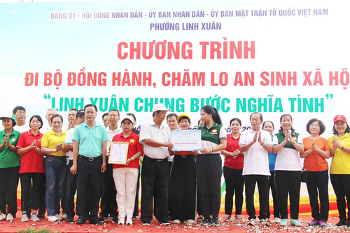 Linh Xuân chung bước nghĩa tình