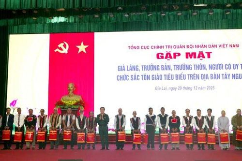 Đại tướng Nguyễn Trọng Nghĩa gặp mặt già làng, trưởng bản, người có uy tín và chức sắc tôn giáo Tây Nguyên