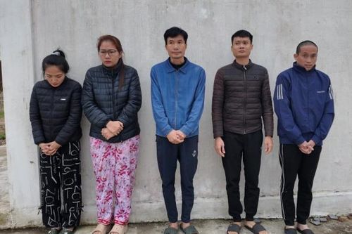 Phá đường dây buôn bán thuốc lá giả