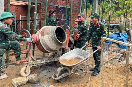 Quảng Ngãi: Thần tốc xây dựng nhà cho người dân đón tết