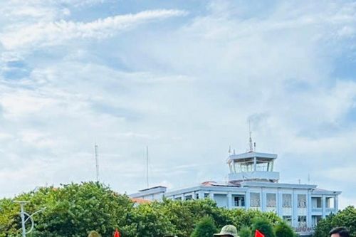 Cây bàng vuông, người làm báo và sứ mệnh lan tỏa tình yêu Trường Sa
