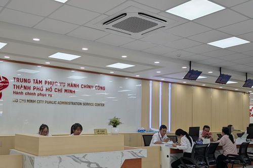 Ngày đầu vận hành Trung tâm Phục vụ hành chính công TP HCM