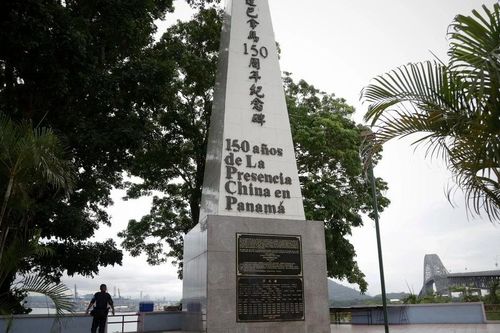 Trung Quốc nổi giận khi tượng đài người Hoa ở Panama bị phá dỡ