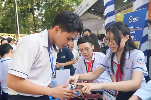 Bất ngờ ở TPHCM, nhiều giáo viên không đủ điều kiện vẫn giảng dạy liên kết